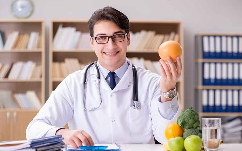 hombre-nutricionista